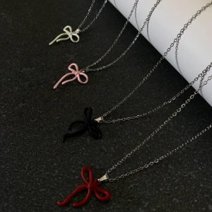 گردنبند دخترانه طرح پاپیون