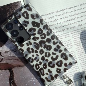 قاب طرح پلنگی سفید گوشی آیفون 17