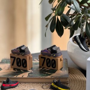 کاور ایرپاد Adidas YEEZY 700 (کدa0076) مناسب برای airpods 1/2