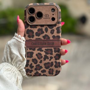 قاب Dior Leopard Golden (کدC2217) مناسب برای iPhone 17Promax