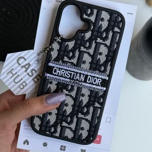 قاب Christian Dior طرح گلدوزی اوبلیک گوشی سامسونگ S24 الترا