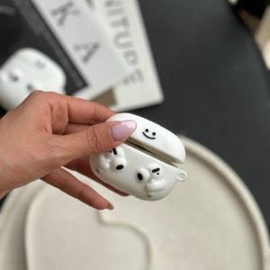 کاور ایرپاد سیلیکونی Airpods in Hands (کدa0122) مناسب برای airpods 3