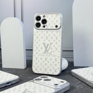 قاب لویی ویتون لنز سفید (کدC2258) مناسب برای iPhone 16