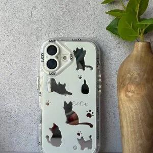 قاب آینه ای طرح گربه ای گوشی آیفون 16
