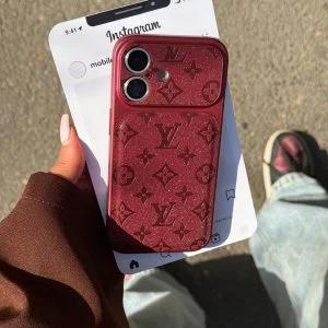 قاب Louis Vuitton Burgundy (کدC2353) مناسب برای iPhone 17